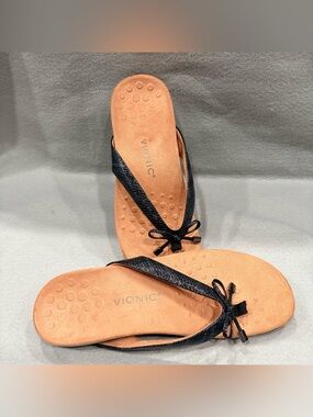 Vionic Women's Bella II Black Patent Toe Post Sandals Sz 11